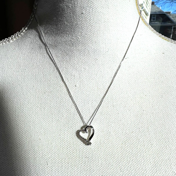 RL - Sterling Silver and CZ Heart pendent on silver chain - Picture 1 of 7